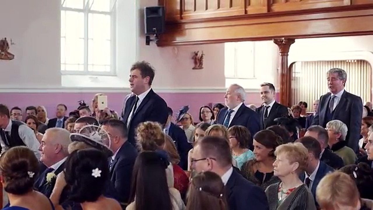 ‘How Great Thou Art’ Wedding Flash Mob Is Incredibly Beautiful