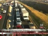 Transportistas bloquean autopista en Ecatepec