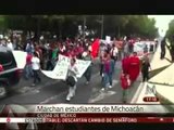 Marchan estudiantes de Michoacán para exigir liberación de sus compañeros