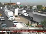 Protestan transportistas en la México Querétaro