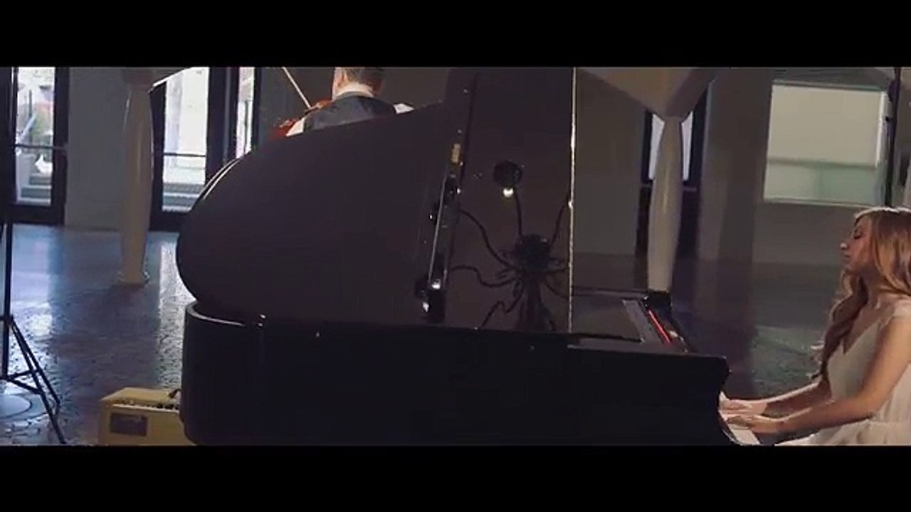 1 Violin And 1 Piano Transform ‘Hallelujah’ Into A Beautiful Symphony