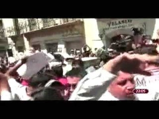 Protestan con manta contra Peña en Zacatecas; ¡déjenlos! responde el priista