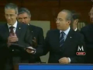 Presenta Calderón reforma política "profunda e integral"