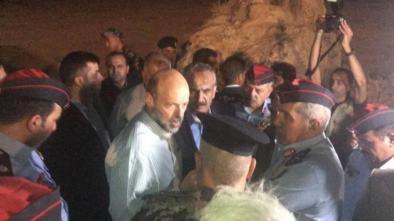 قتلى ومفقودون في الأردن أغلبهم أطفال في سيول جارفة اجتاحت منطقة البحر الميت