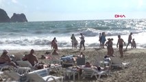 Antalya Alanya'da Güneş Açtı, Tatilciler Plaja Koştu