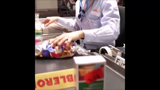 Une blague énorme à faire à votre caissière... Juste trop drôle