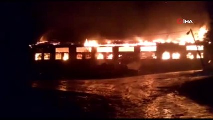 Artvin'de Oto Tamirhanesinde Çıkan Yangında Dükkan Kül Oldu