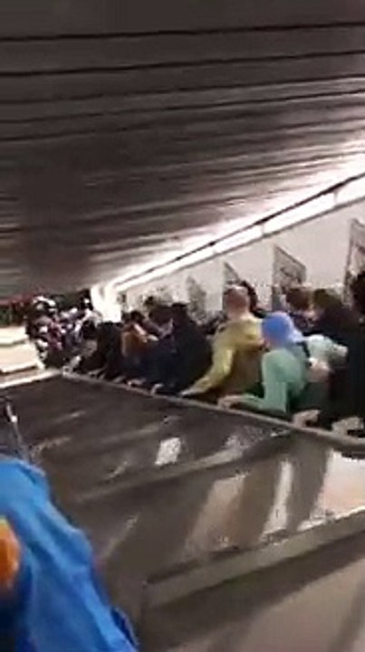 Un escalator devient fou à Rome