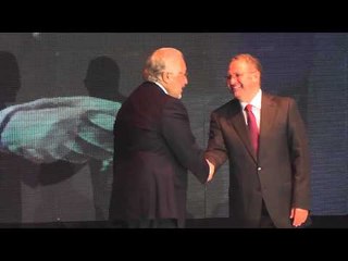 شاهد شياكة خالد زكى أثناء تكريمة