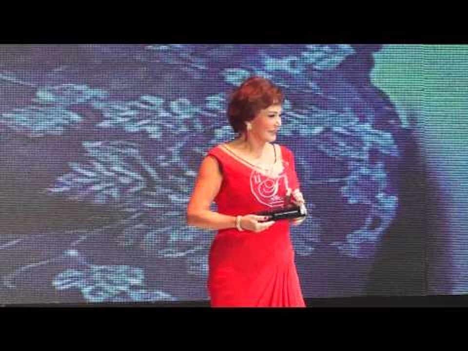 لبلبة تتألق بفستان مثير فى حفل الدير جست