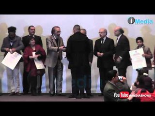 شاهد نجل الفنان خالد صالح اثناء إستلام جائزة والده