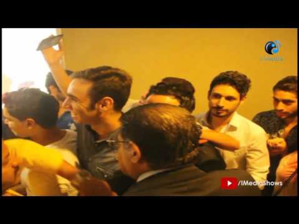 العرض الخاص لفيلم "أهواك" | لحظة دخول أحمد الشامى مطرب واما العرض الخاص ومعة زوجتة