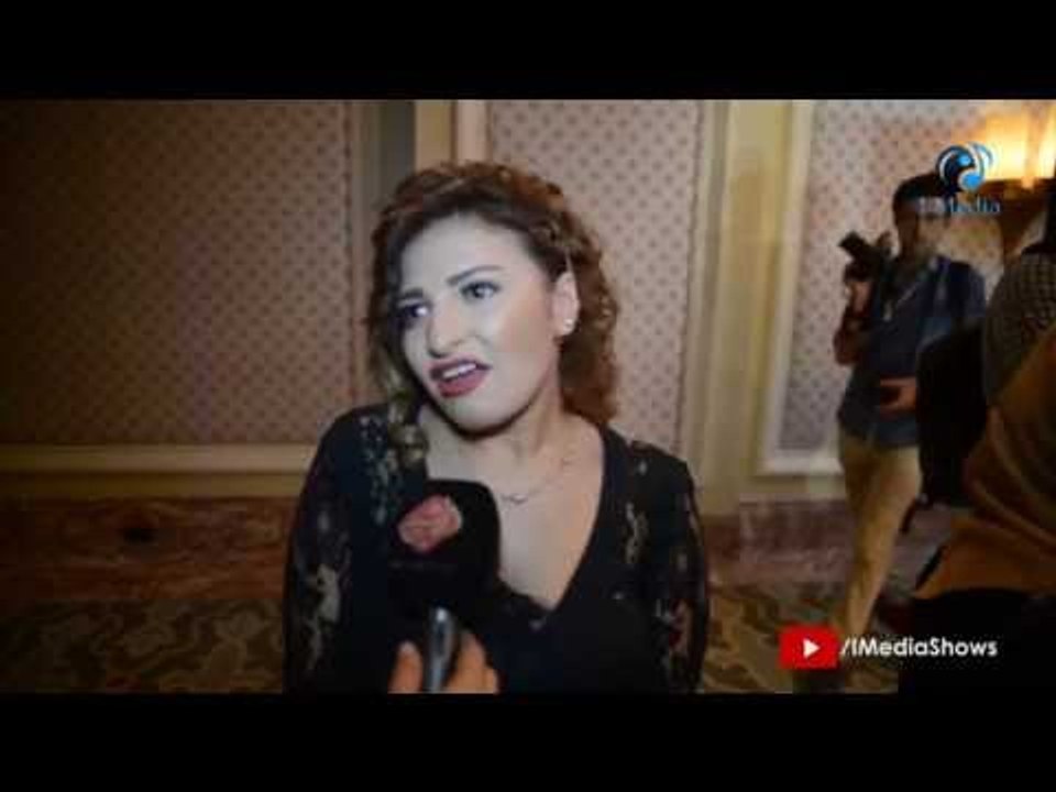 عرض ازياء حمودة كفارنه | شاهد سبب إرتداء الفنانة "منة جلال" أحدث صيحات الموضة - عشان تداري..!