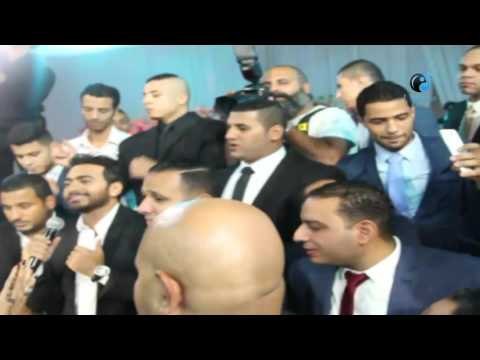 فرح المنتج محمد حامد | تامر حسنى يأخذ صور مع معجبية في الفرح وسط الرقص على واحدة ونص