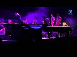 Yanni Concert In Egypt حفل الموسيقار ياني في مصر   تحية اعازف التشلو و ياني يعزف واحدة من أروع مقطو