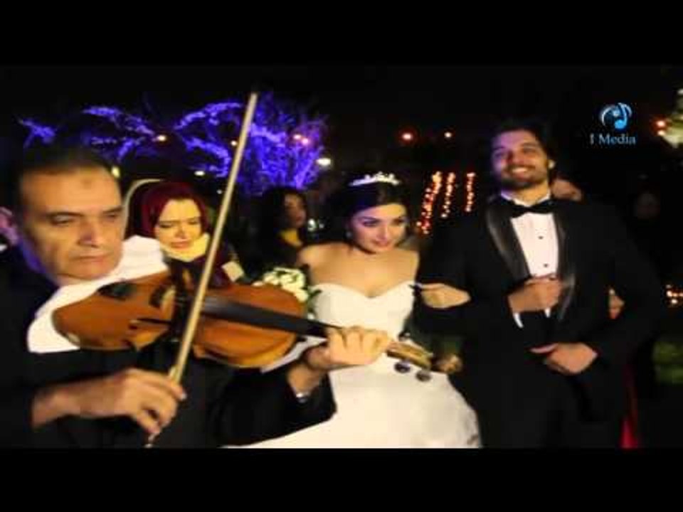 فرح ياسمين وعمر |  العروسان يدخلون الفرح بصحبة والدتهما