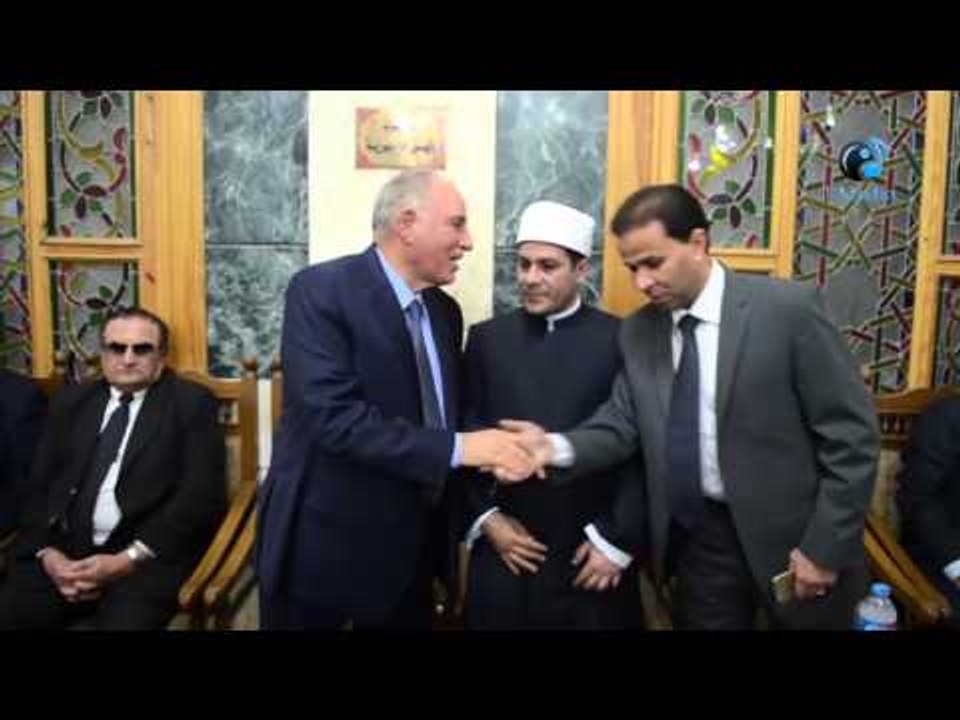 شاهد شبيه حسنى مبارك يجلس بجوار احمد الزند وزير العدل ومظهر شاهين فى عزاء والدة وائل الابراشى