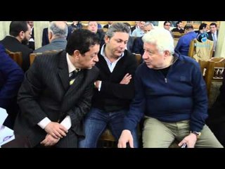 عزاء والدة  وائل الابراشى | شاهد نائب مجلس الشعب "مرتضى منصور" يتحدث مع اللى جنبة ويضحك - جاى يهزر