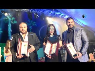 حفل النايل دراما |  شاهد روعة فستان الفنانة درة لحظة أستلامها الجائزة مع خالد سليم