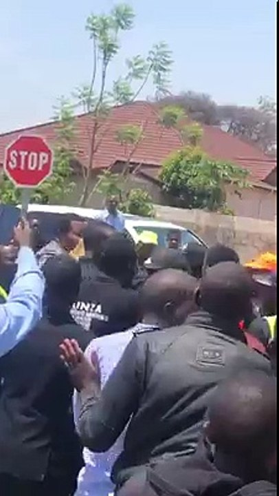 UNZA Students Verbally Abuse SiliyaUniversity of Zambia students vented their anger on Information Minister Dora Siliya at the funeral of Vespers Shimizhila.