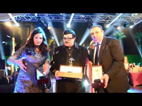 حفل النايل دراما | النجم سمير غانم وصورة مع الجائزة مع الفنانة دنيا سمير غانم