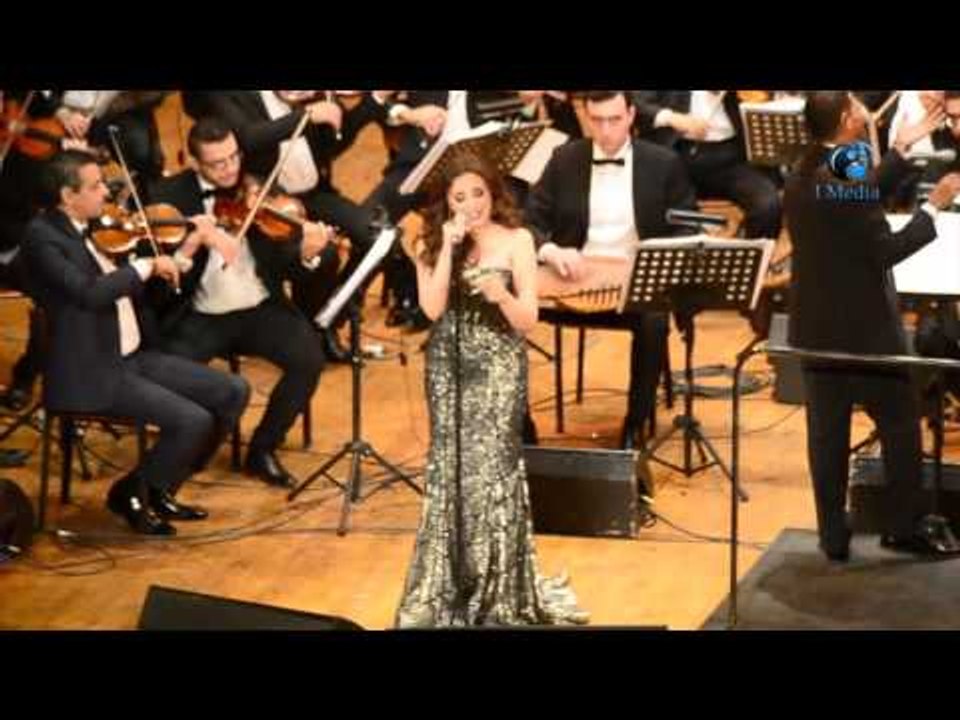 حفل أنغام في جامعة مصر | أنغام تغني "بتحبها ولا"