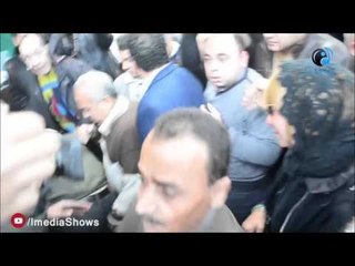 جنازة الفنان ممدوح عبد العليم | إنهيار شافكي المنيري من البكاء لحظة رؤيتها للنعش !