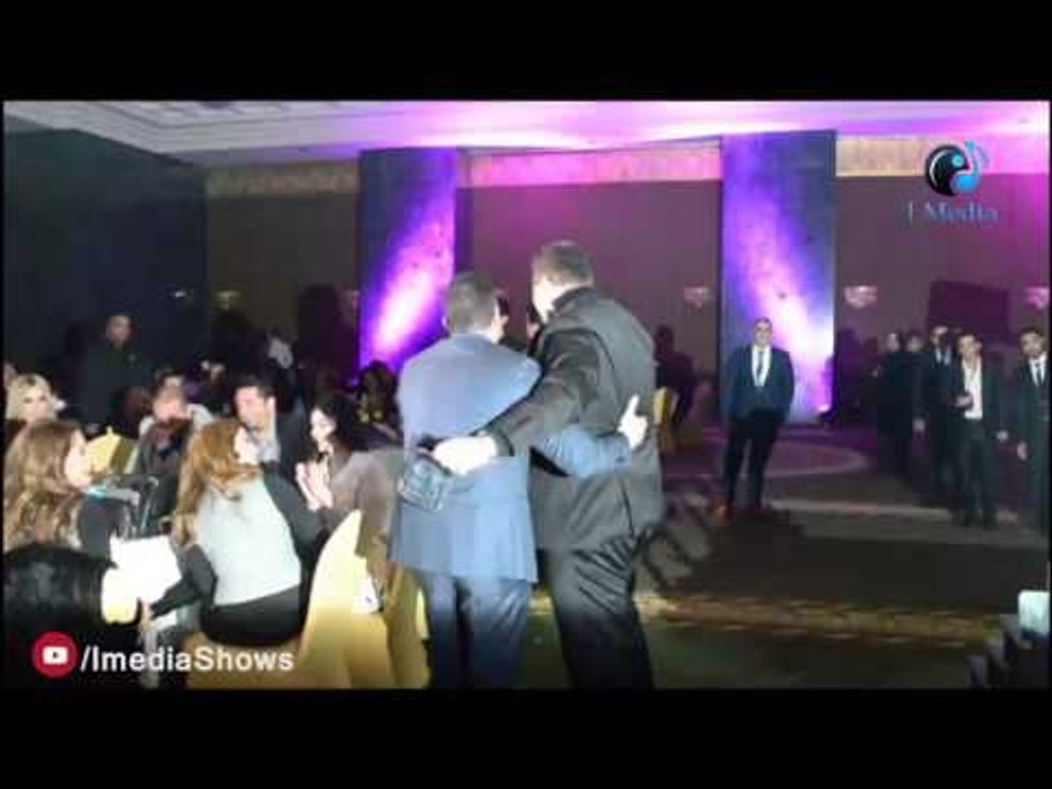 حفل الأكاديمية الأمريكية الدولية |  أحضان قوية بين المنتج محمد محمود عبد العزيز ورامي وحيد