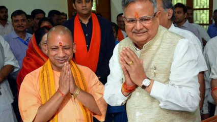 66 ವರ್ಷದ ಹಿರಿಯ ಮುಖ್ಯಮಂತ್ರಿ ಕಿರಿಯ ಯೋಗಿ ಆದಿತ್ಯನಾಥ್ ಕಾಲಿಗೆ ನಮಸ್ಕಾರ | oneindia Kannada