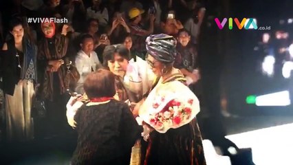 VIDEO: Gaya Menteri Susi Bikin Heboh Panggung JFW 2018
