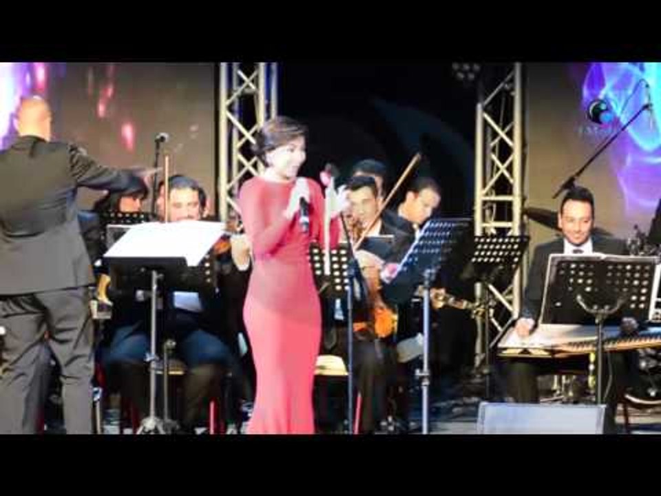 حفل شيرين في جامعة مصر "عيد الحب"|  شوف مين اللى نام ف حضن شيرين فى عيد الحب !