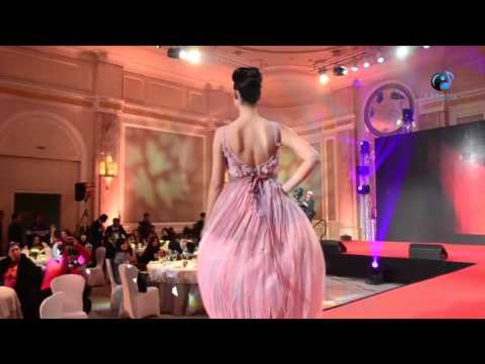 حفل الرواد |  شاهد عرض أزياء فى الحفل مختلف جدا ,. شاهد ماذا حدث !