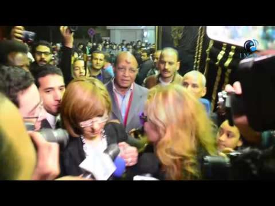 عزاء محمد حسنين هيكل | شاهد أنفعار يسرا على أحد المصورين: أبقى كمل أنت بقى يا**** وهيا خارجة من العز