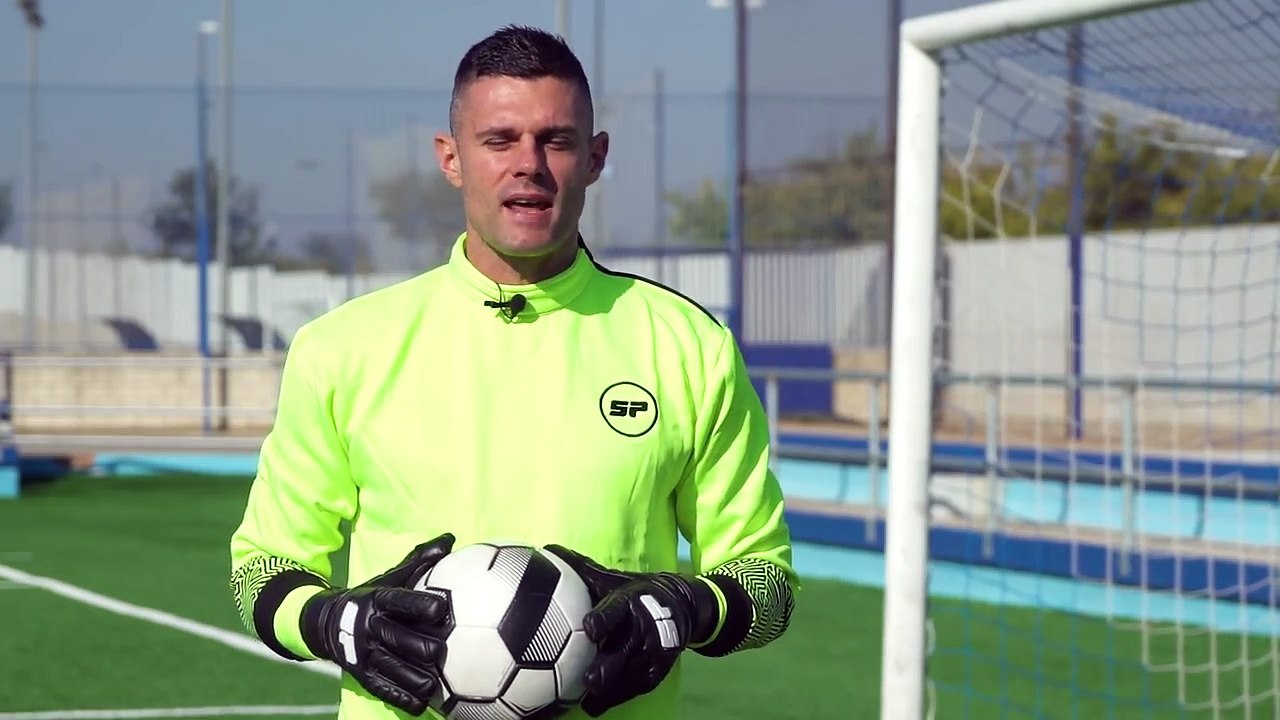 CÓMO SACAR DE PORTERÍA · Aprende a sacar lejos y preciso · Tutorial Porteros