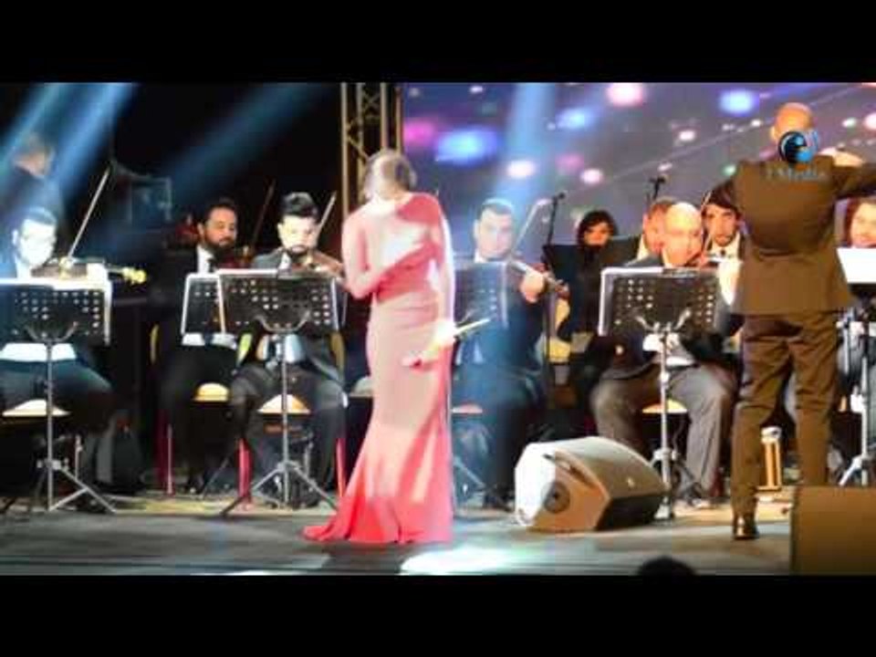 حفل شيرين في جامعة مصر "عيد الحب" |  تخيل بأى أغنية بدأت شيرين الحفل؟ أسمع بنفسك