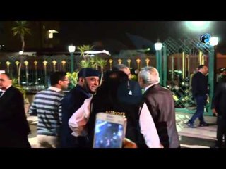 عزاء جدة كريم محمود عبد العزيز|   شاهد الفنانين خارج القاعة "ضحك و هزار و صور "سلافى"!