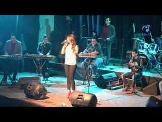 حفله محمد شاهين   أسمع رجعوني عينيك بصوت دودي  مزة ستار أكاديمي  وواحد يقتحم المسرح !