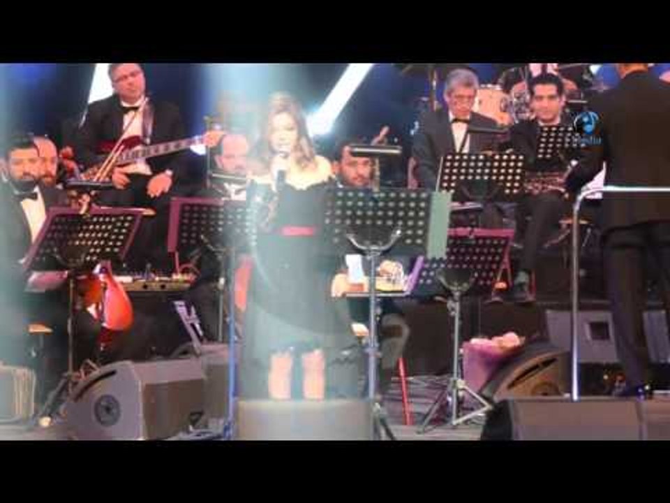 حفلة سميرة سعيد   سميرة سعيد تشكر كاتب أحد أغانيها   من الشباب الواعد اللى هيبقى لية مستقبل كبير