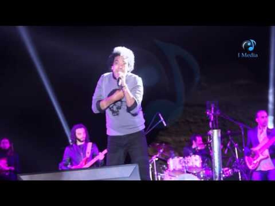 حفلة محمد منير |  شاهد لحظة صعود الكينج منير عل...