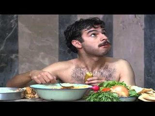 مسلسل حكايا المرايا | ابو فايز بياكل اكل الضيعة كلها