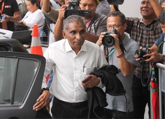 Ex-Treasury sec-gen Irwan joins Najib at MACC HQ