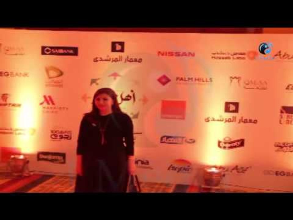 حفل ماجدة الرومي في مصر |  شاهد ماجدة الرومي وصور مع المصورين .. يا ترى مين اللي بتتصور معاهم دول!