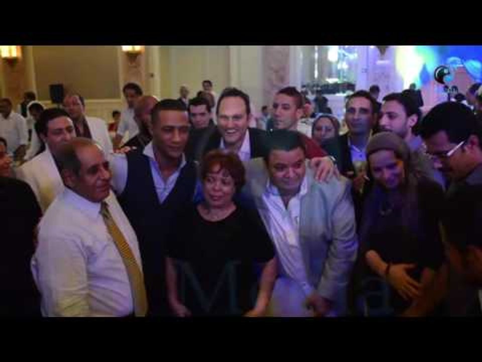 العرض الخاص لمسرحية "أهلا رمضان" |  شوف محمد رمضان بيتصور مع حبايبة و أصحابة