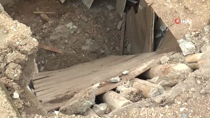 Canlarını Son Anda Kurtardılar... Şiddetli Yağmur Evlerini Başlarına Yıktı