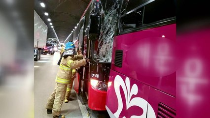 창원2터널에서 버스 2대 승용차 추돌 / YTN