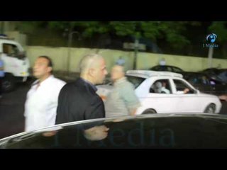 عزاء طارق سليم | شاهد واثل جمعة متضايق من الناس اللى بتصورة لحظة دخولة العزاء