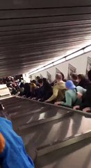 மெட்ரோ ரயில் நிலைய எலிவேட்டர் விழுந்து 20 பேர் படுகாயம்-வீடியோ