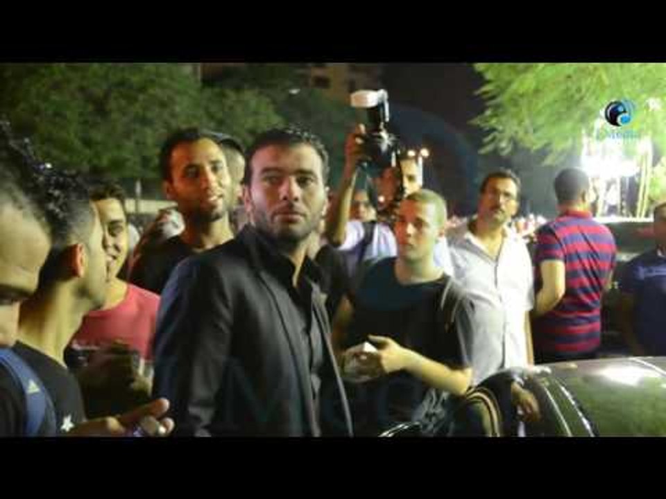 عزاء طارق سليم | شاهد "عماد متعب" يتعرض لموقف محرج جداً شاهد كيف كان رد فعلة مع الجمهور!!