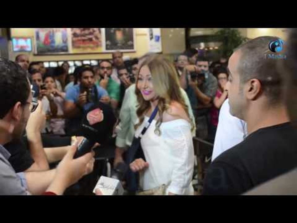 العرض الخاص لفيلم " الماء والخضرة والوجه الحسن" | شاهد خناقة المصورين على ليلى علوى بسبب..!