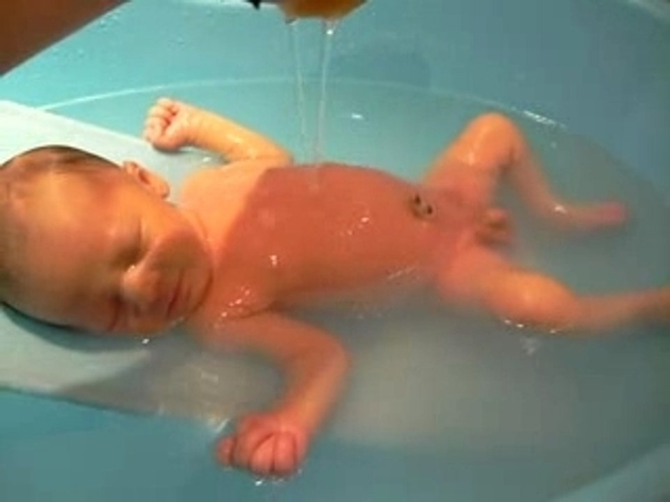 Lorenzo 6 jours premier bain a la maison (10)